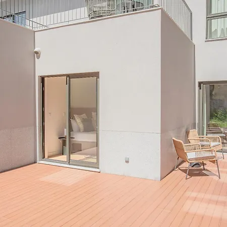 Liiiving In - Design Apartment