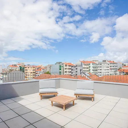 Liiiving In - Design Apartment